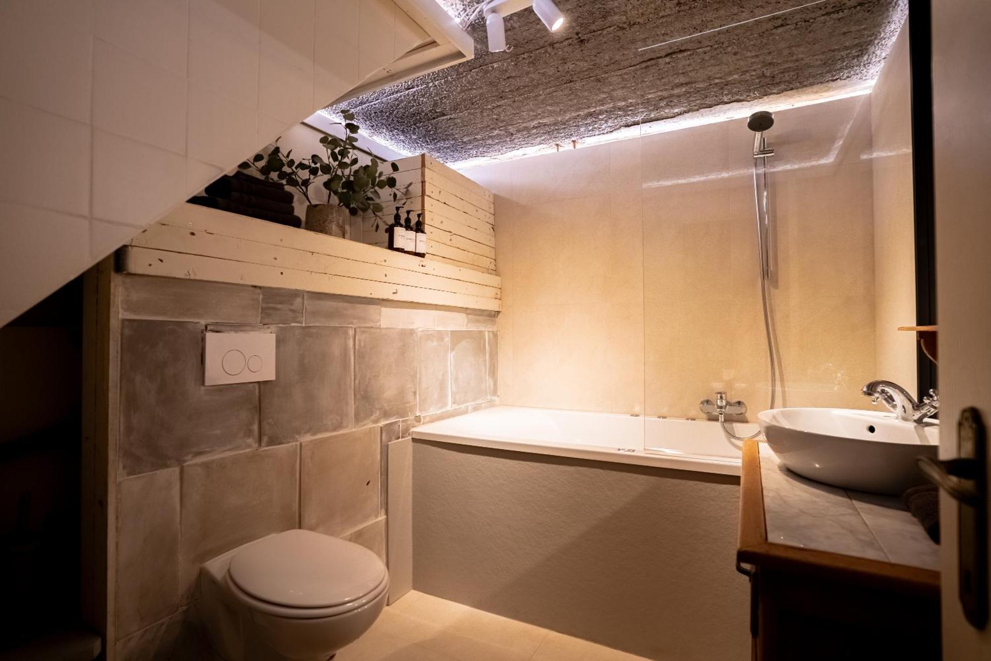 Maas Suites Ланакен Екстер'єр фото