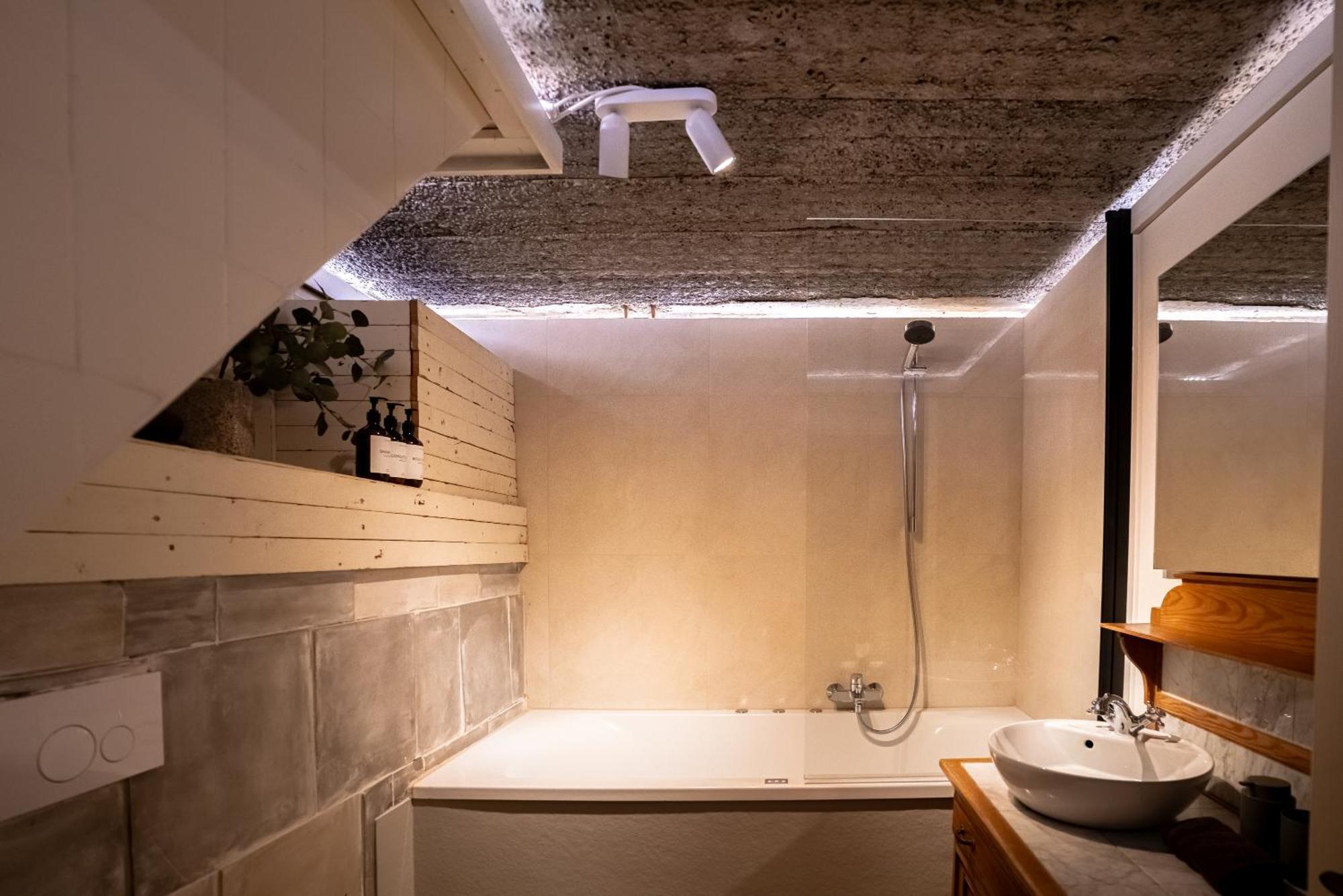 Maas Suites Ланакен Екстер'єр фото